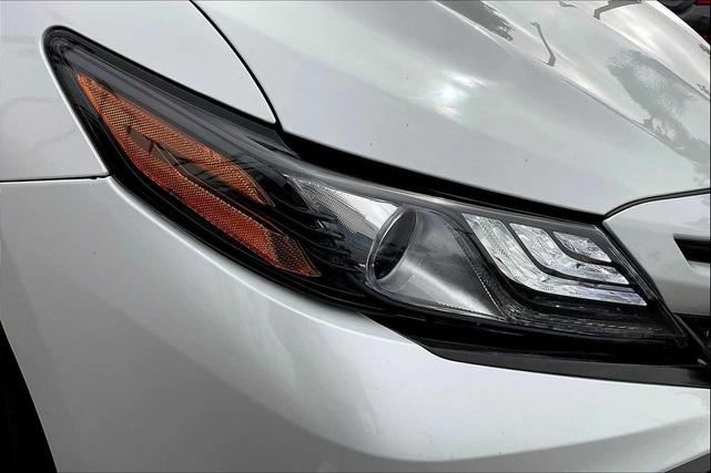 Photo of 2024 Wind Chill Pearl/Midnight Black Metallic Toyota Camry