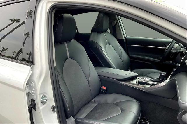 Photo of 2024 Wind Chill Pearl/Midnight Black Metallic Toyota Camry
