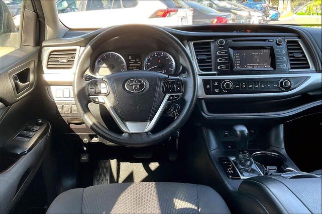 Photo of 2018 Celestial Silver Metallic Toyota Highlander