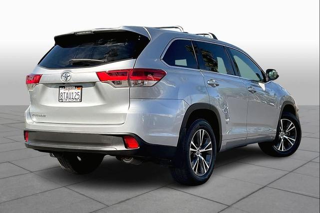 Photo of 2018 Celestial Silver Metallic Toyota Highlander