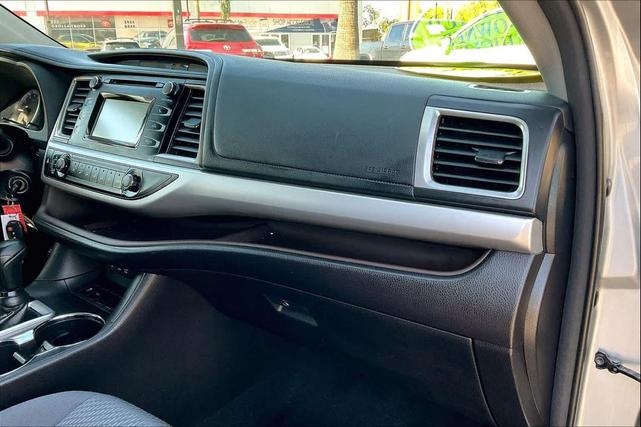Photo of 2018 Celestial Silver Metallic Toyota Highlander