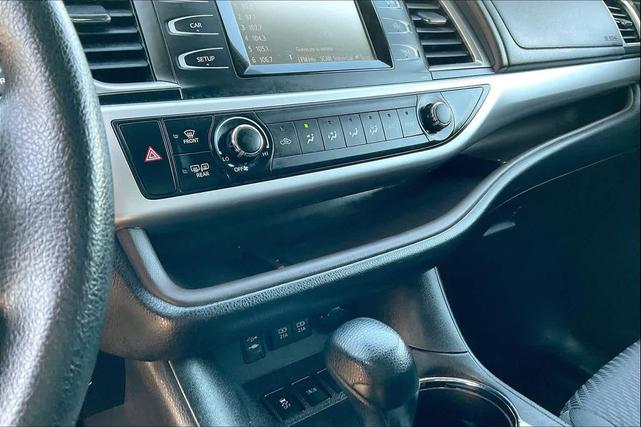 Photo of 2018 Celestial Silver Metallic Toyota Highlander