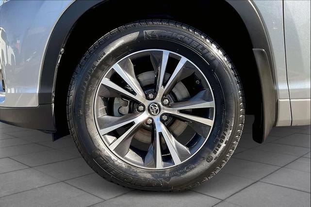 Photo of 2018 Celestial Silver Metallic Toyota Highlander