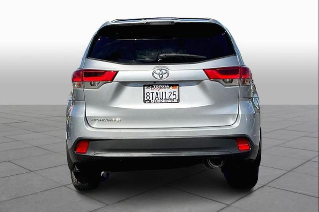 Photo of 2018 Celestial Silver Metallic Toyota Highlander