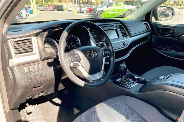Photo of 2018 Celestial Silver Metallic Toyota Highlander