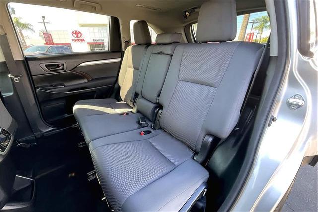 Photo of 2018 Celestial Silver Metallic Toyota Highlander