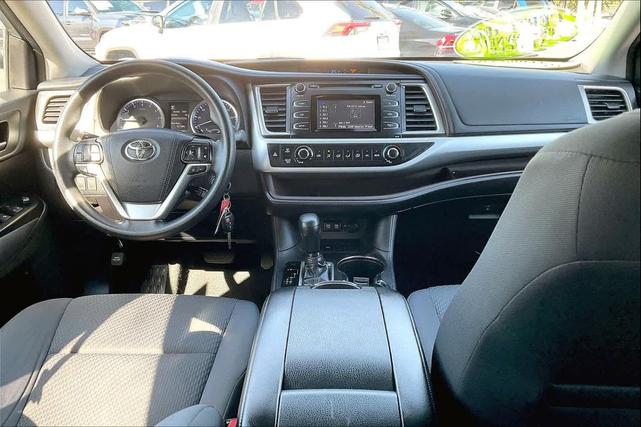 Photo of 2018 Celestial Silver Metallic Toyota Highlander