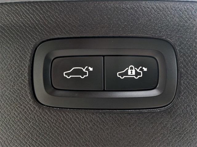 Photo of 2021 Blue Volvo XC90