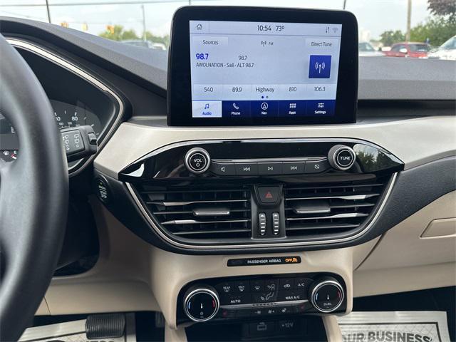 Photo of 2022 Star White Metallic Tri-Coat Ford Escape