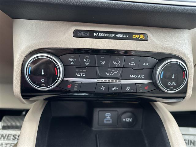 Photo of 2022 Star White Metallic Tri-Coat Ford Escape
