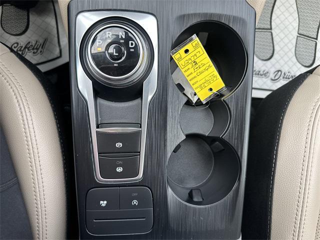 Photo of 2022 Star White Metallic Tri-Coat Ford Escape