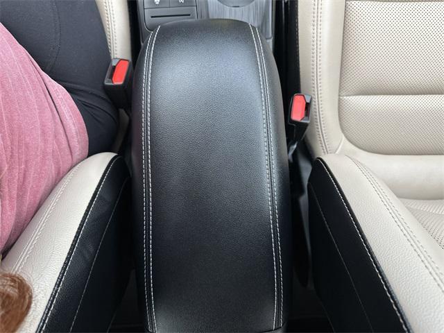 Photo of 2022 Star White Metallic Tri-Coat Ford Escape