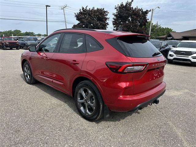 Photo of 2023 Rapid Red Metallic Tinted Clearcoat Ford Escape