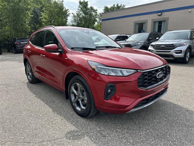 Photo of 2023 Rapid Red Metallic Tinted Clearcoat Ford Escape