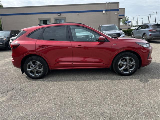 Photo of 2023 Rapid Red Metallic Tinted Clearcoat Ford Escape