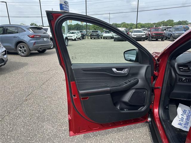 Photo of 2023 Rapid Red Metallic Tinted Clearcoat Ford Escape