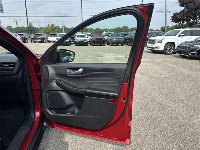 Photo of 2023 Rapid Red Metallic Tinted Clearcoat Ford Escape