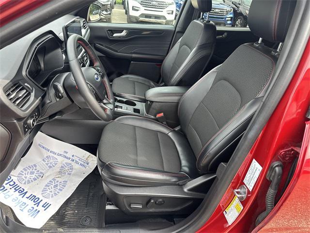 Photo of 2023 Rapid Red Metallic Tinted Clearcoat Ford Escape