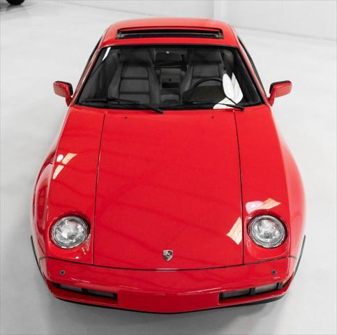 Photo of 1983 Guards Red Porsche 928