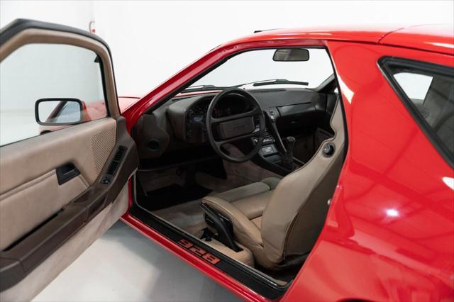 Photo of 1983 Guards Red Porsche 928