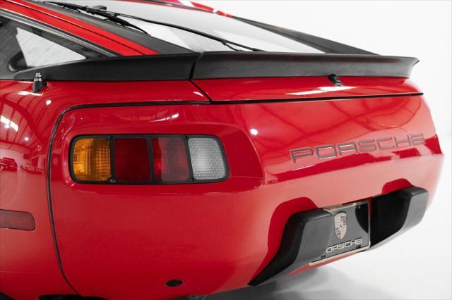 Photo of 1983 Guards Red Porsche 928