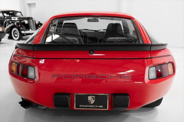 Photo of 1983 Guards Red Porsche 928