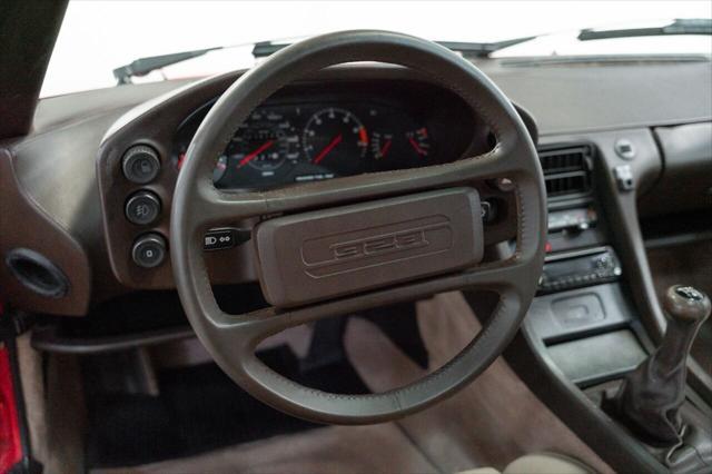 Photo of 1983 Guards Red Porsche 928