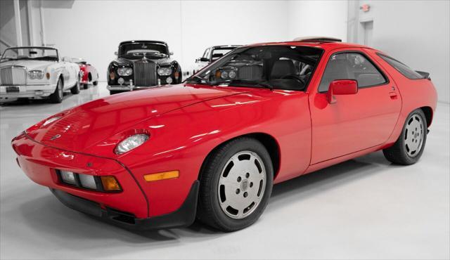 Photo of 1983 Guards Red Porsche 928