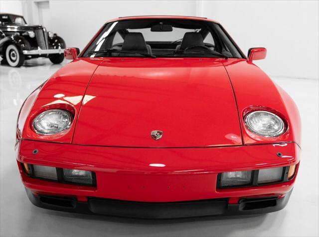 Photo of 1983 Guards Red Porsche 928