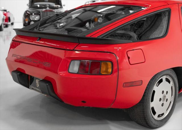 Photo of 1983 Guards Red Porsche 928