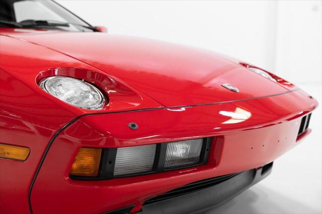 Photo of 1983 Guards Red Porsche 928