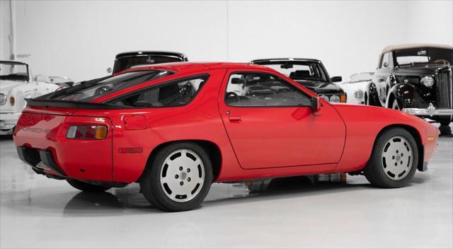 Photo of 1983 Guards Red Porsche 928