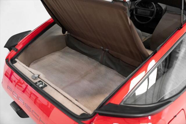 Photo of 1983 Guards Red Porsche 928