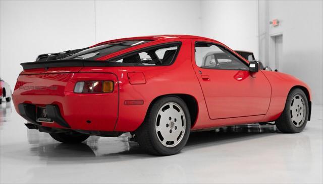 Photo of 1983 Guards Red Porsche 928