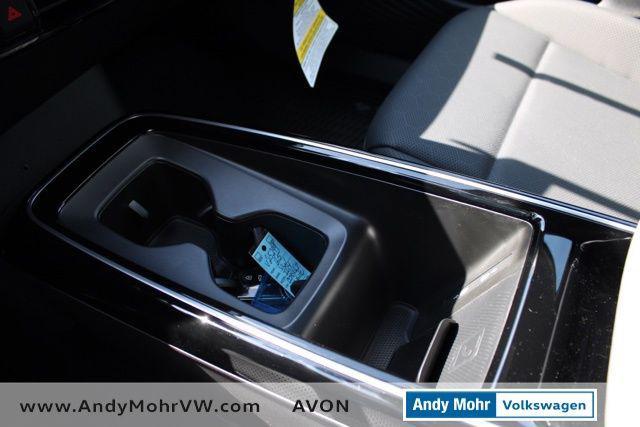Photo of 2025 Opal White Pearl Volkswagen ID.4