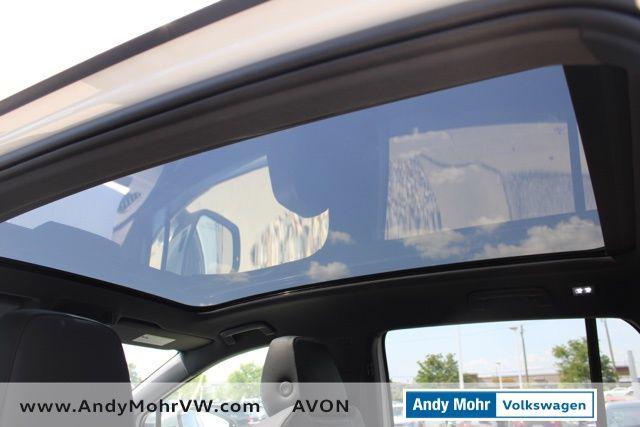 Photo of 2025 Opal White Pearl Volkswagen ID.4