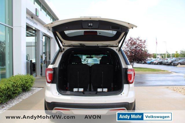 Photo of 2017 White Platinum Ford Explorer