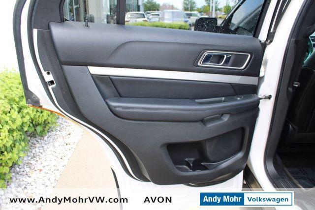 Photo of 2017 White Platinum Ford Explorer