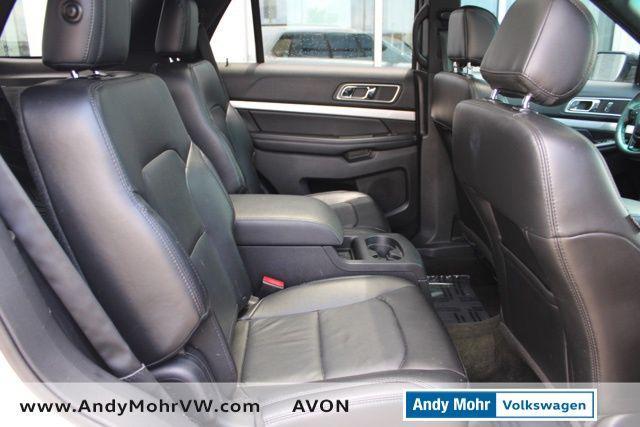 Photo of 2017 White Platinum Ford Explorer