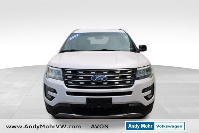 Photo of 2017 White Platinum Ford Explorer