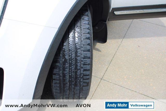 Photo of 2017 White Platinum Ford Explorer