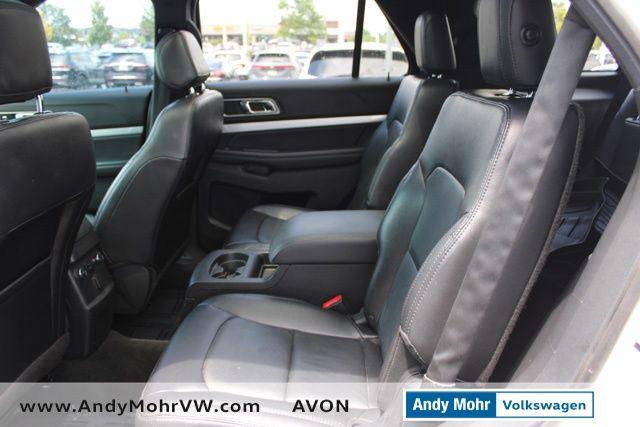 Photo of 2017 White Platinum Ford Explorer