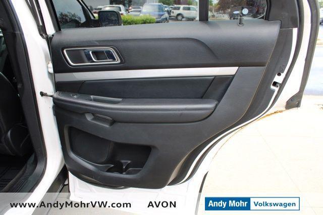 Photo of 2017 White Platinum Ford Explorer