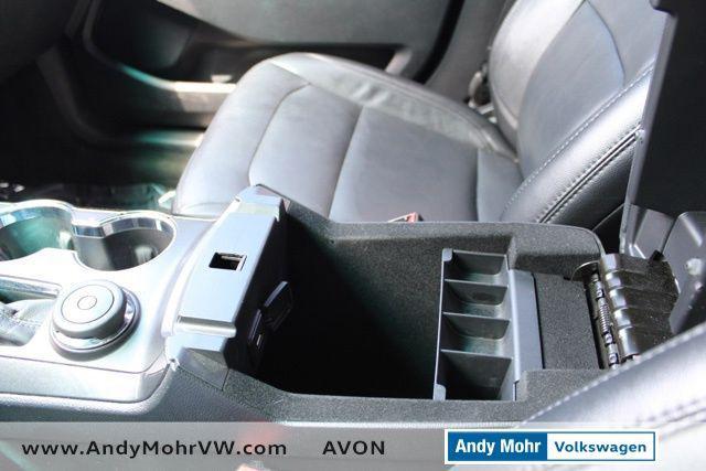 Photo of 2017 White Platinum Ford Explorer