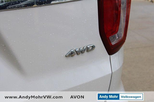 Photo of 2017 White Platinum Ford Explorer