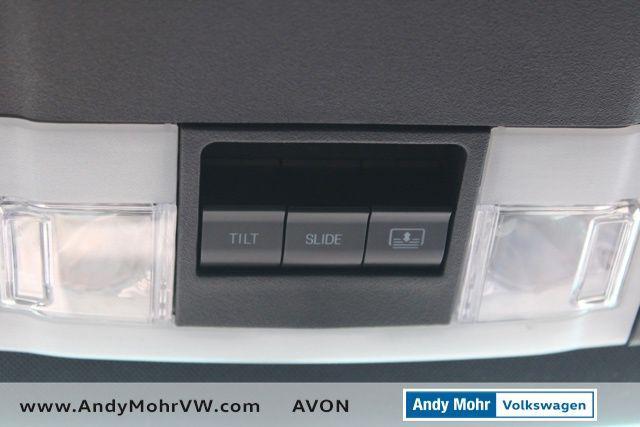 Photo of 2017 White Platinum Ford Explorer