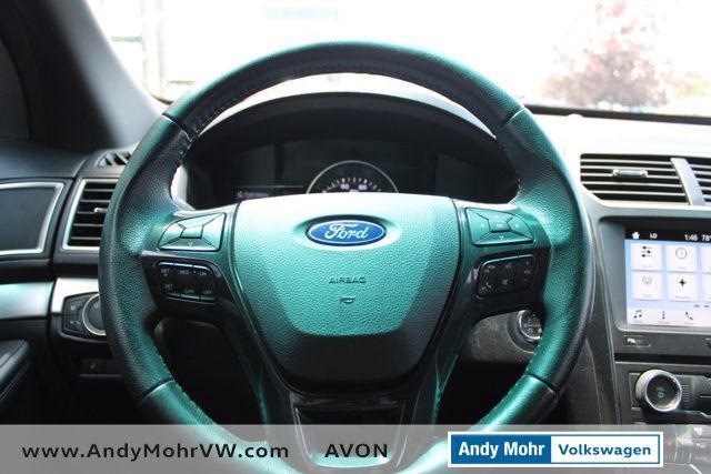 Photo of 2017 White Platinum Ford Explorer