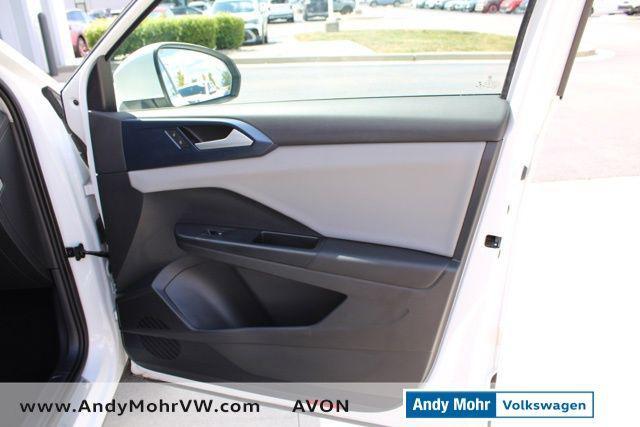 Photo of 2022 Pure White Volkswagen Taos