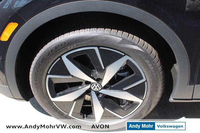 Photo of 2025 Deep Black Pearl Volkswagen ID.4