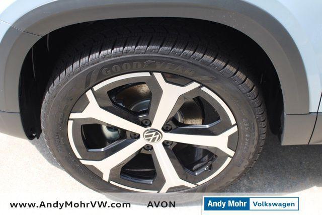 Photo of 2025 Monument Gray Volkswagen Taos
